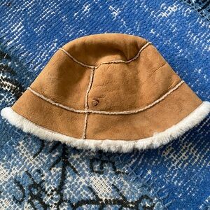 Shearling bucket hat